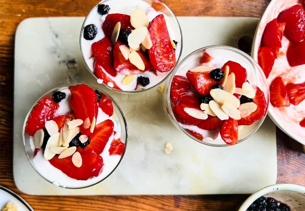 Strawberry, Almond And Vanilla Trifle Pots Strawberry, Almond And Vanilla Trifle Pots