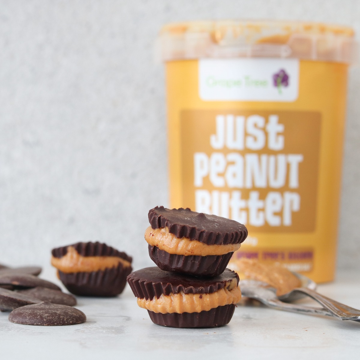 Vegan chocolate peanut butter cups